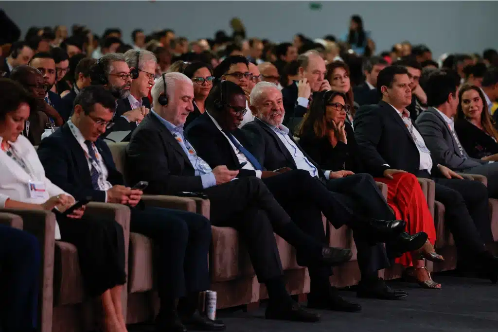 Brazil Pushes Fossil Fuel Phase-Out at COP30