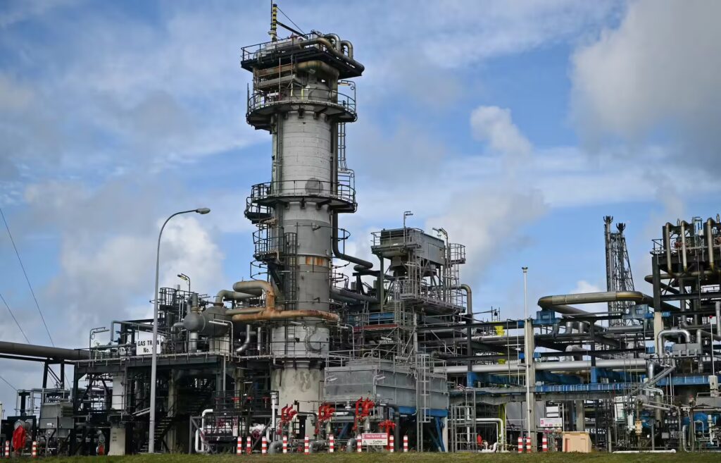 India Gas Output Falls, LNG Imports Rise in November